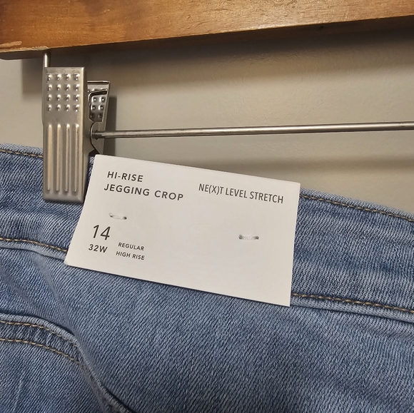 Hi-rise Jegging Crop - Picture 3 of 4